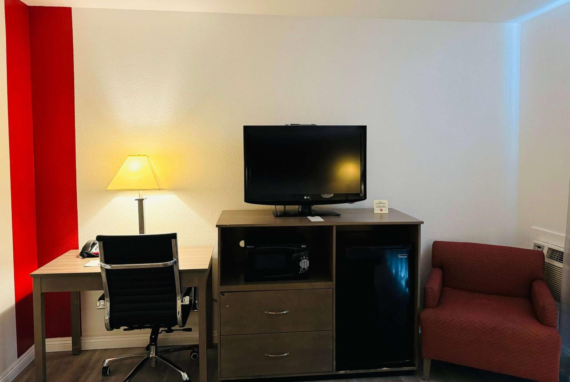 Hotel Ramada By Wyndham Airport 2*